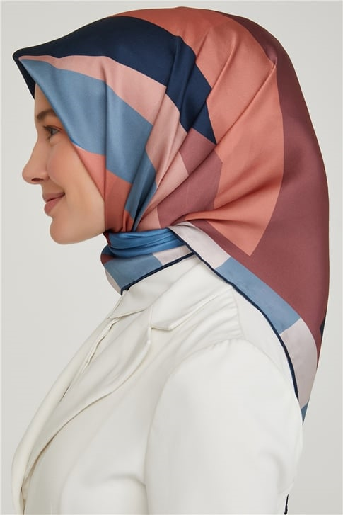 Armine Sura İpek Eşarp 21Ka8629 01