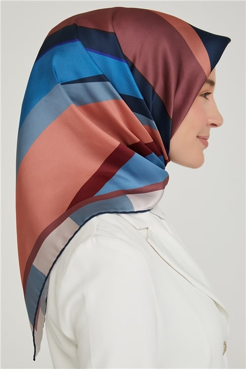 Armine Sura İpek Eşarp 21Ka8629 01