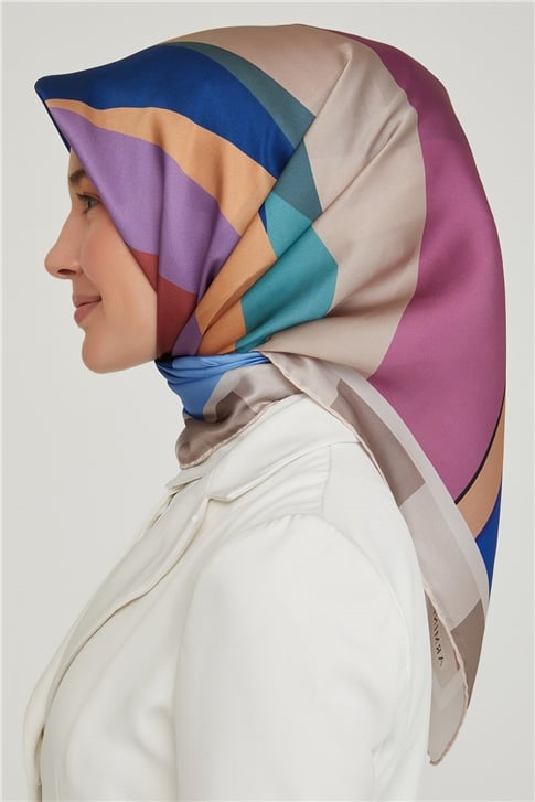 Armine Sura İpek Eşarp 21Ka8629 07