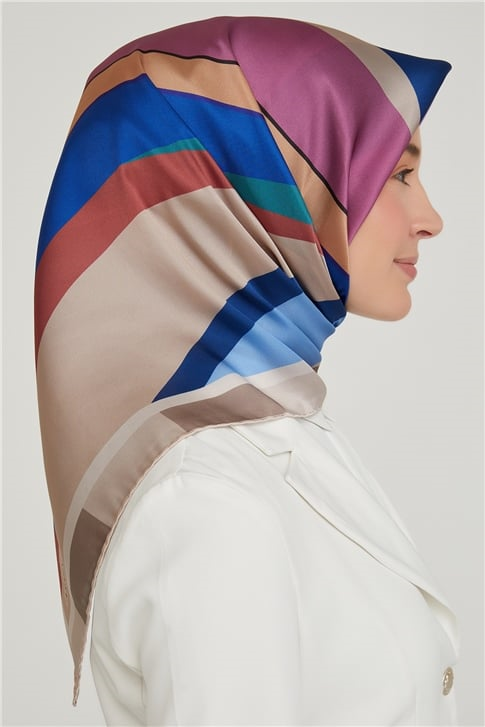 Armine Sura İpek Eşarp 21Ka8629 07