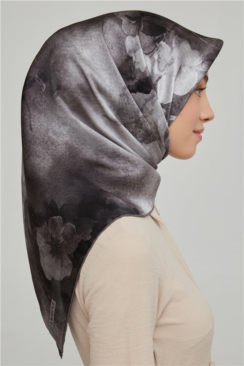 Armine Sura İpek Eşarp 21Ka8632 05
