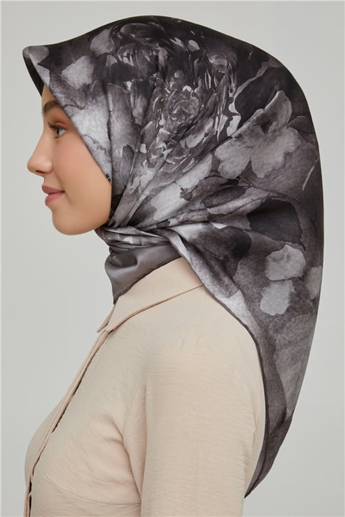 Armine Sura İpek Eşarp 21Ka8632 05
