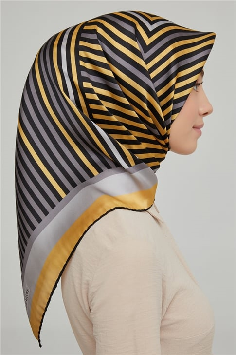 Armine Sura İpek Eşarp 21Ka8633 02