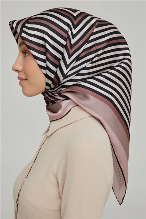 Armine Sura İpek Eşarp 21Ka8633 03