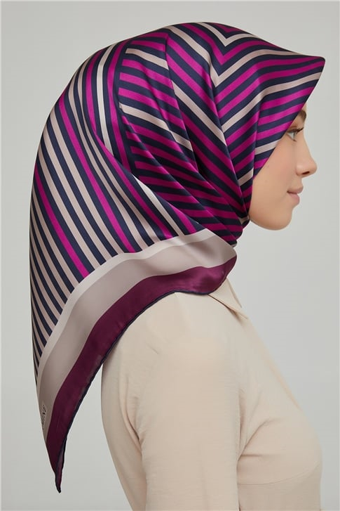Armine Sura İpek Eşarp 21Ka8633 06