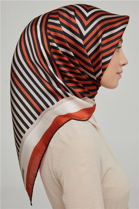 Armine Sura İpek Eşarp 21Ka8633 08