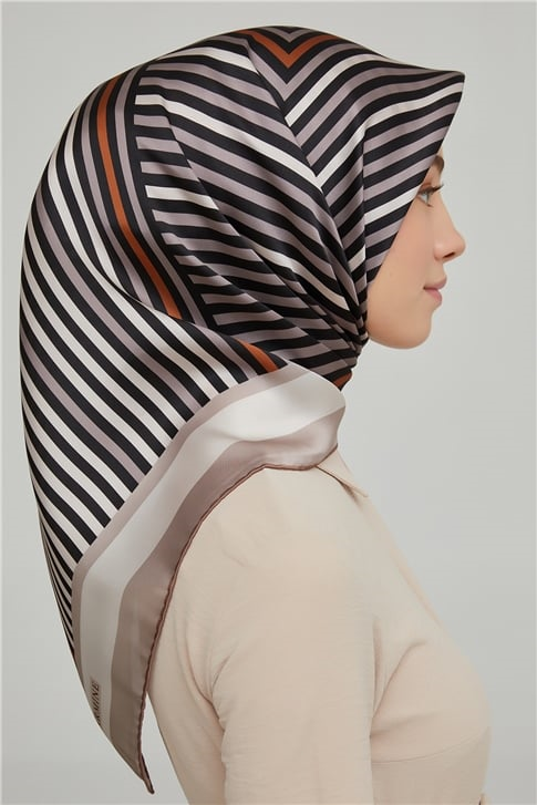 Armine Sura İpek Eşarp 21Ka8633 31