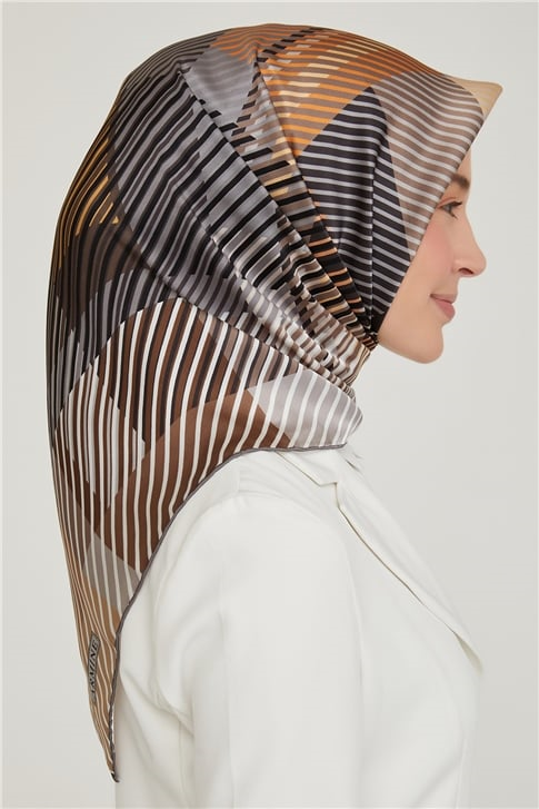 Armine Sura İpek Eşarp 21Ka8635 04