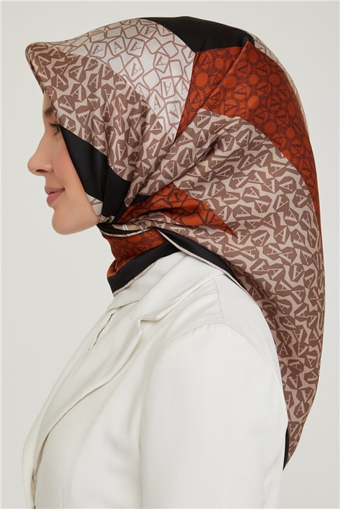 Armine Sura İpek Eşarp 21Ka8638 02
