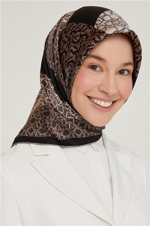 Armine Sura İpek Eşarp 21Ka8638 06