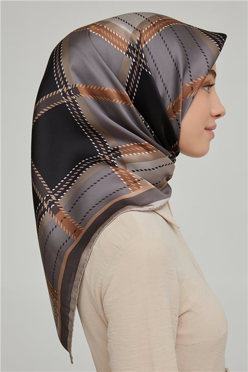 Armine Sura İpek Eşarp 21Ka8640 04