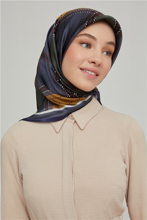 Armine Sura İpek Eşarp 21Ka8640 09