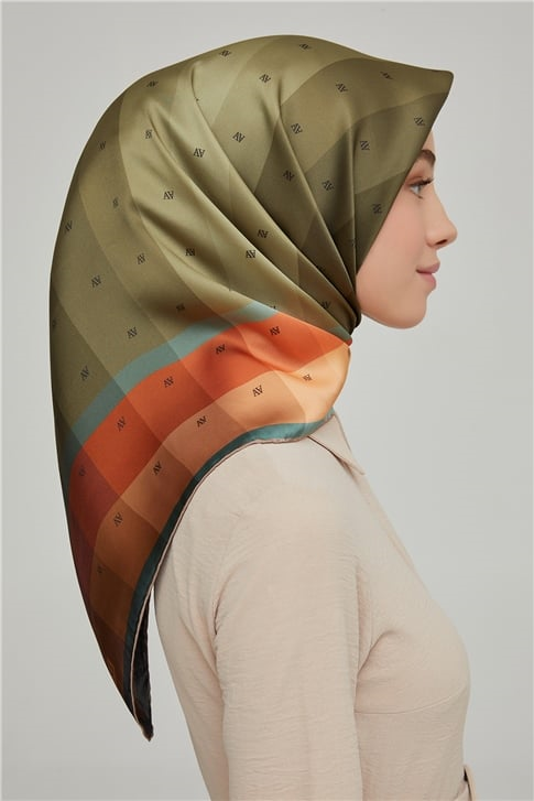 Armine Sura İpek Eşarp 21Ka8652 05