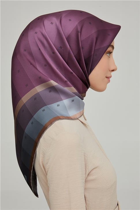 Armine Sura İpek Eşarp 21Ka8652 06