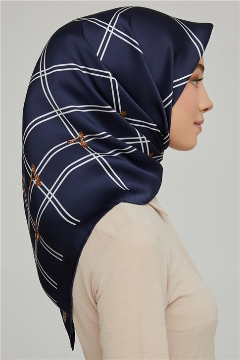 Armine Sura İpek Eşarp 21Ka8656 02