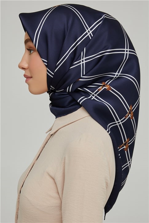 Armine Sura İpek Eşarp 21Ka8656 02