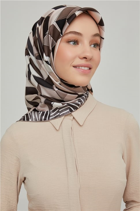 Armine Sura İpek Eşarp 21Ka8658 07