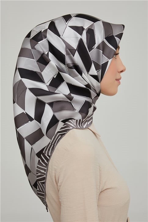 Armine Sura İpek Eşarp 21Ka8658 09
