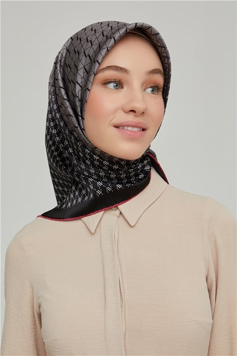 Armine Sura İpek Eşarp 21Ka8661 02