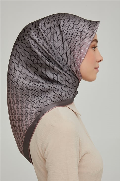 Armine Sura İpek Eşarp 21Ka8661 06