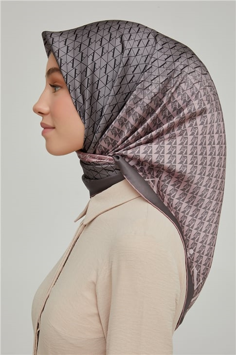 Armine Sura İpek Eşarp 21Ka8661 06