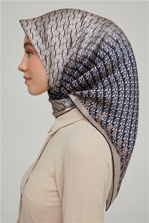 Armine Sura İpek Eşarp 21Ka8661 07