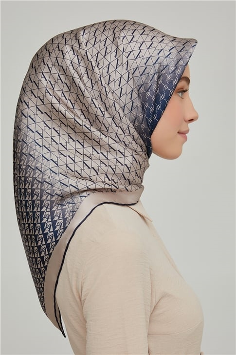 Armine Sura İpek Eşarp 21Ka8661 07