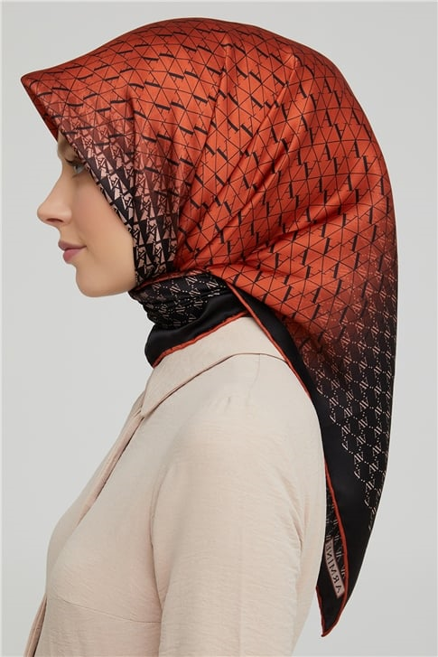 Armine Sura İpek Eşarp 21Ka8661 08