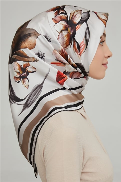 Armine Sura İpek Eşarp 21Ka8662 11