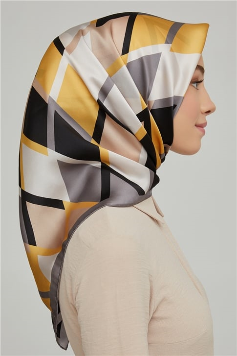 Armine Sura İpek Eşarp 21Ka8664 05