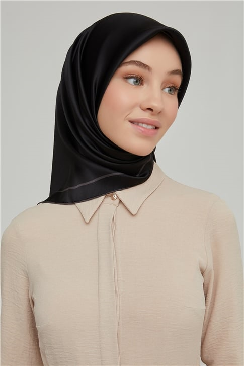 Armine Sura İpek Eşarp 21Ka8668 01