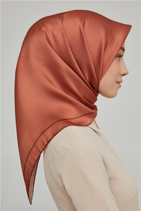 Armine Sura İpek Eşarp 21Ka8668 06