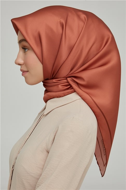 Armine Sura İpek Eşarp 21Ka8668 06