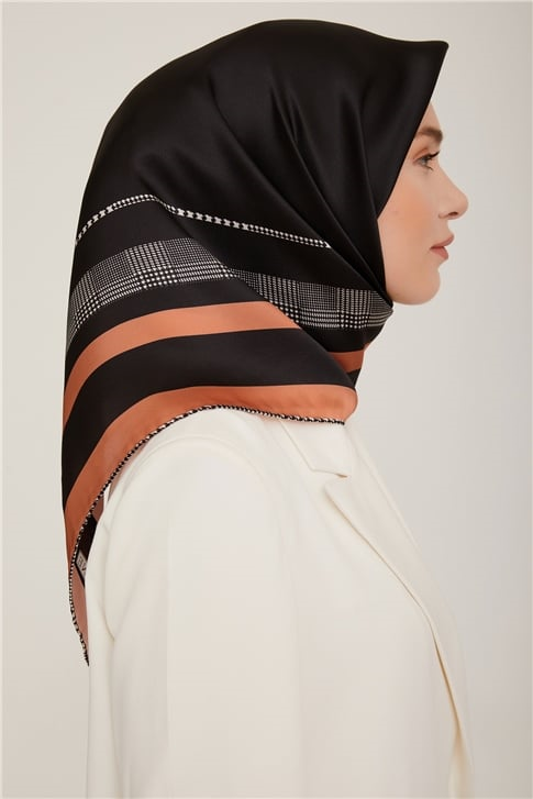 Armine Sura İpek Eşarp 22Ka8811 04