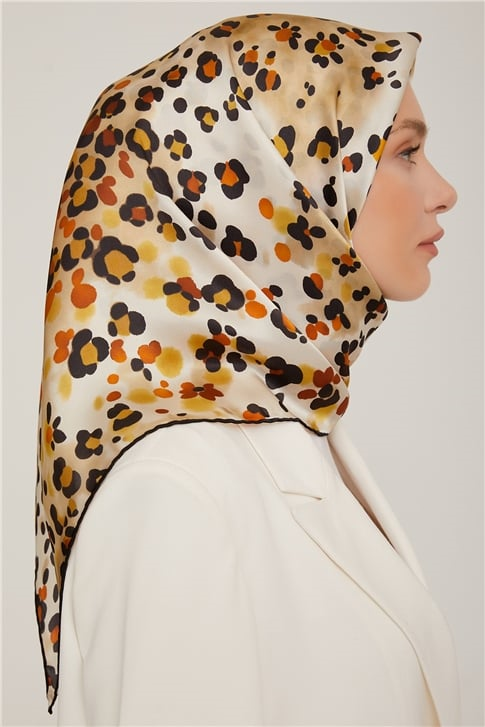 Armine Sura İpek Eşarp 22Ka8853 05