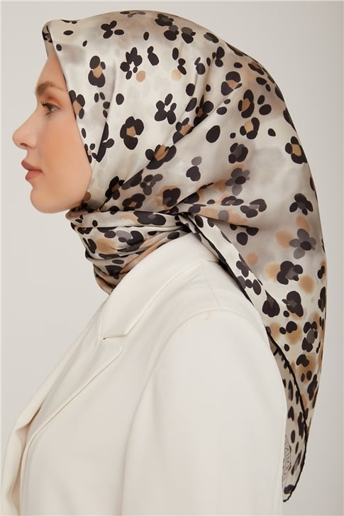 Armine Sura İpek Eşarp 22Ka8853 06
