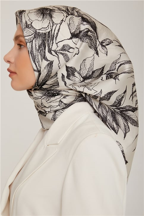 Armine Sura İpek Eşarp 22Ka8854 02
