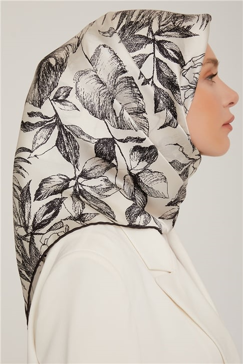 Armine Sura İpek Eşarp 22Ka8854 02