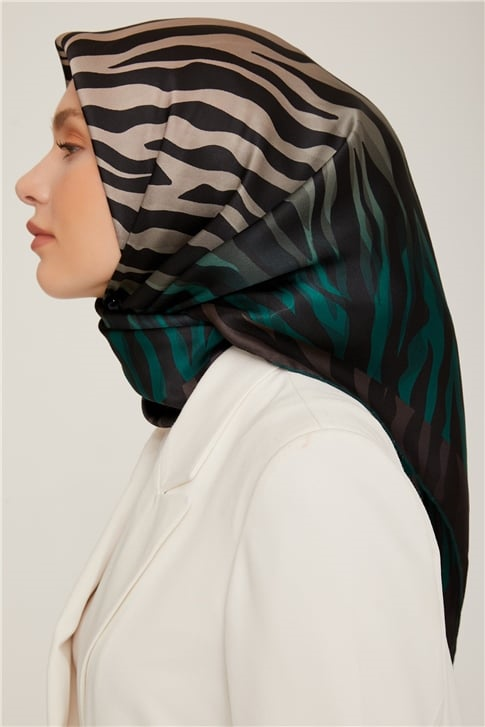 Armine Sura İpek Eşarp 22Ka8856 2 04