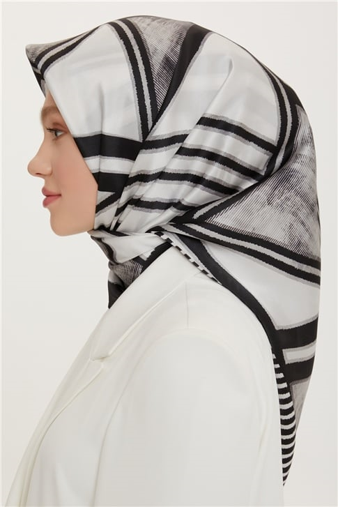 Armine Sura İpek Eşarp 22YA8749 01