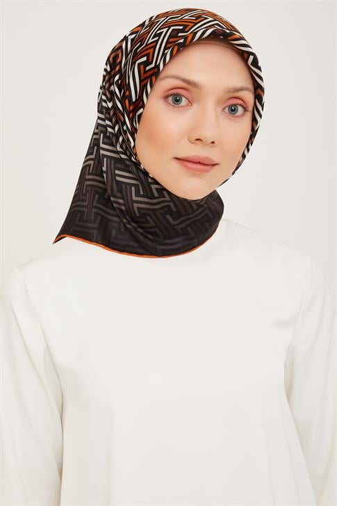 Armine Sura İpek Eşarp 23Ka9011 01