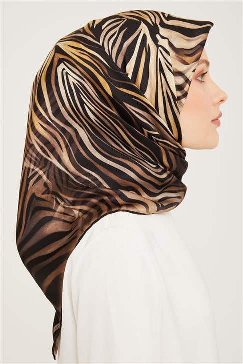 Armine Sura İpek Eşarp 23Ka9038 01