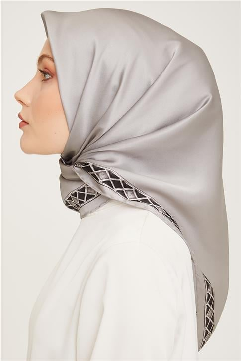 Armine Sura İpek Eşarp 23Ka9057 31 06