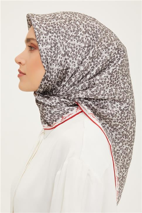 Armine Sura İpek Eşarp 23Ya8947 6 06