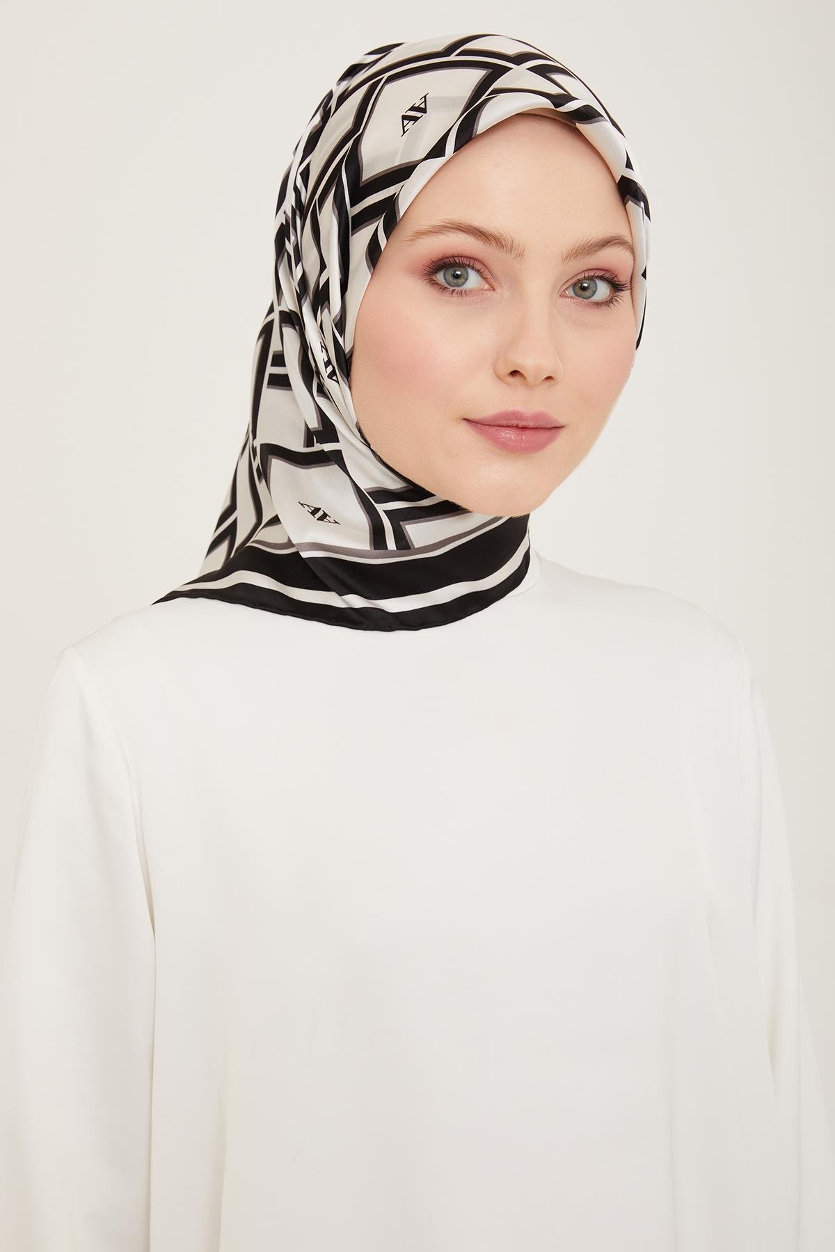 Armine Sura İpek Eşarp 9132-86