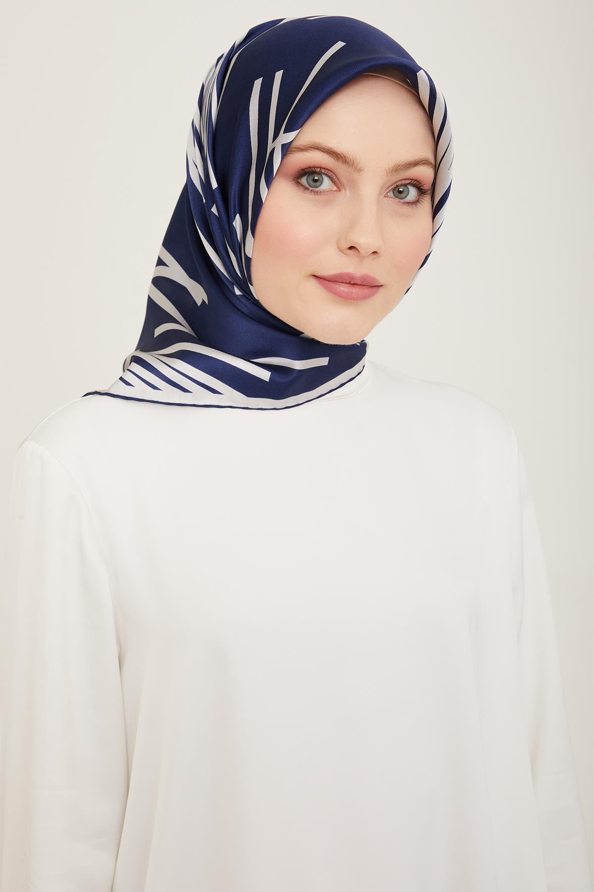 Armine Sura İpek Eşarp 9157-52