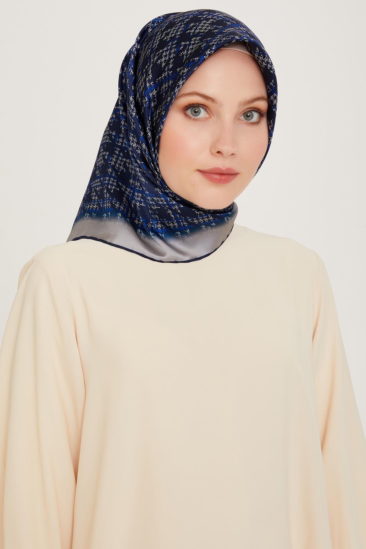Armine Sura İpek Eşarp 9239-83