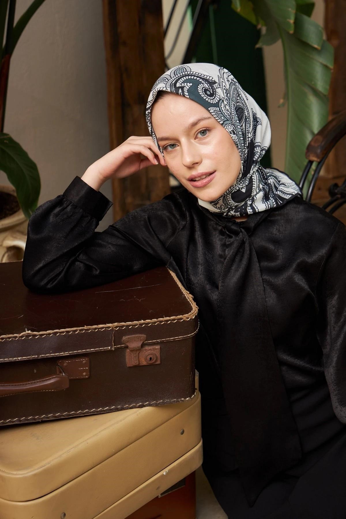 Azalea Siyah Beyaz Pamuk Viskon Eşarp