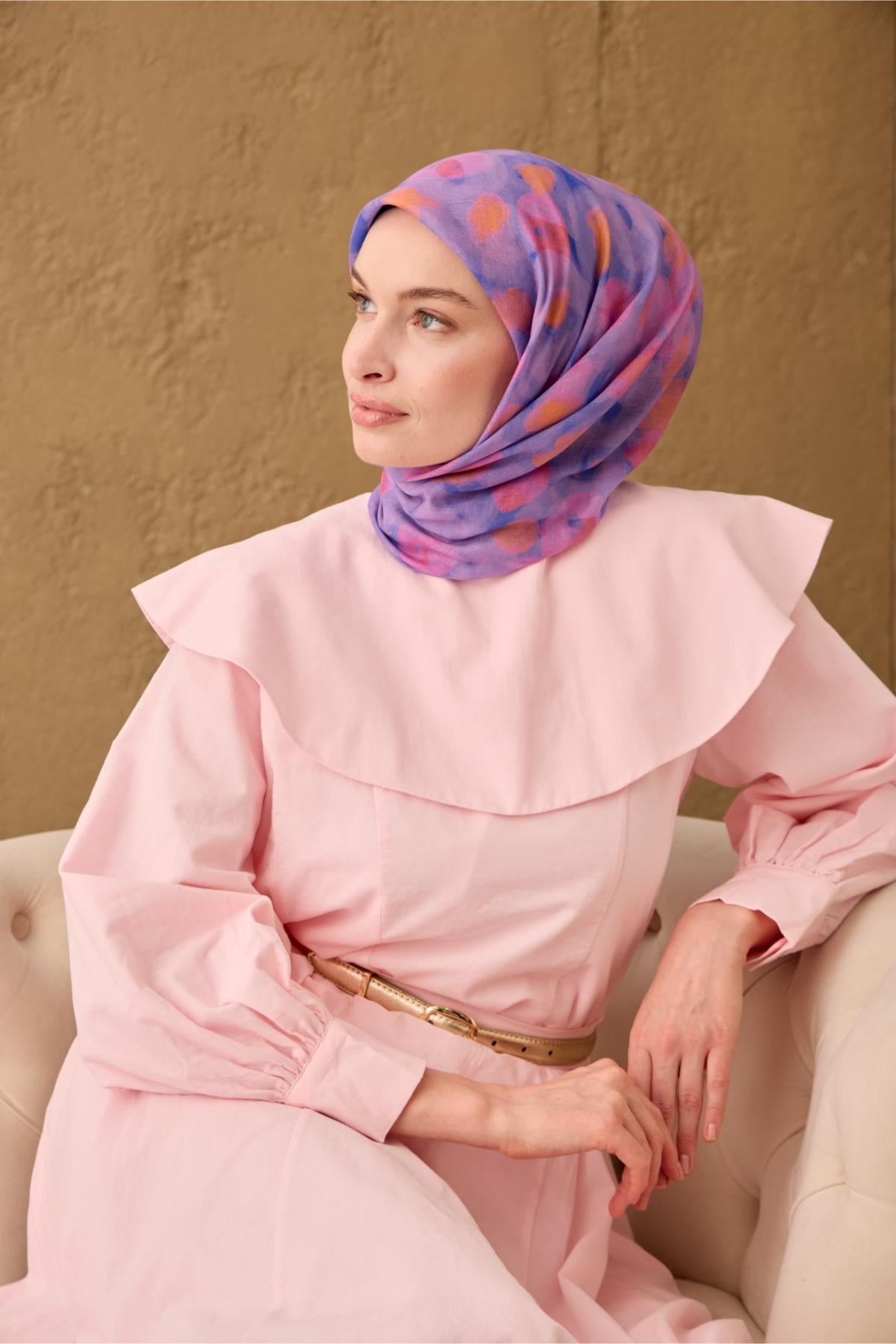 İnce Pamuk Soft Eşarp Eflatun-Pembe Turuncu Desenli Nefes Alan Tok Duruşlu 90x90