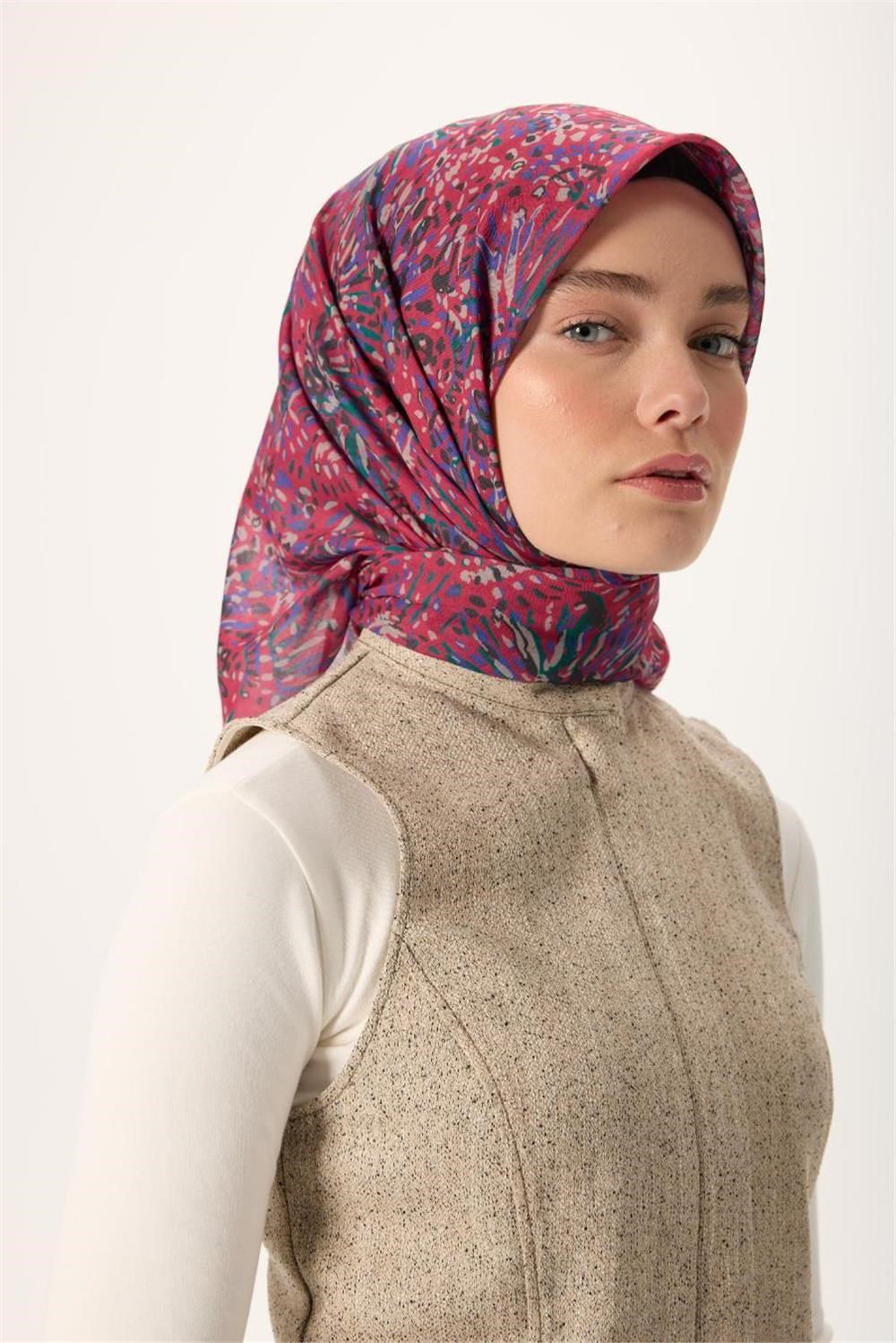 İnce Pamuk Soft Eşarp Fuşya-Patina Yeşili Desenli Kaymaz Dokulu Tok Duruşlu 90x90